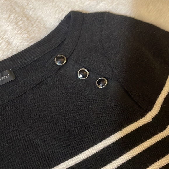 White House Black Market‎ Top - Picture 6 of 6